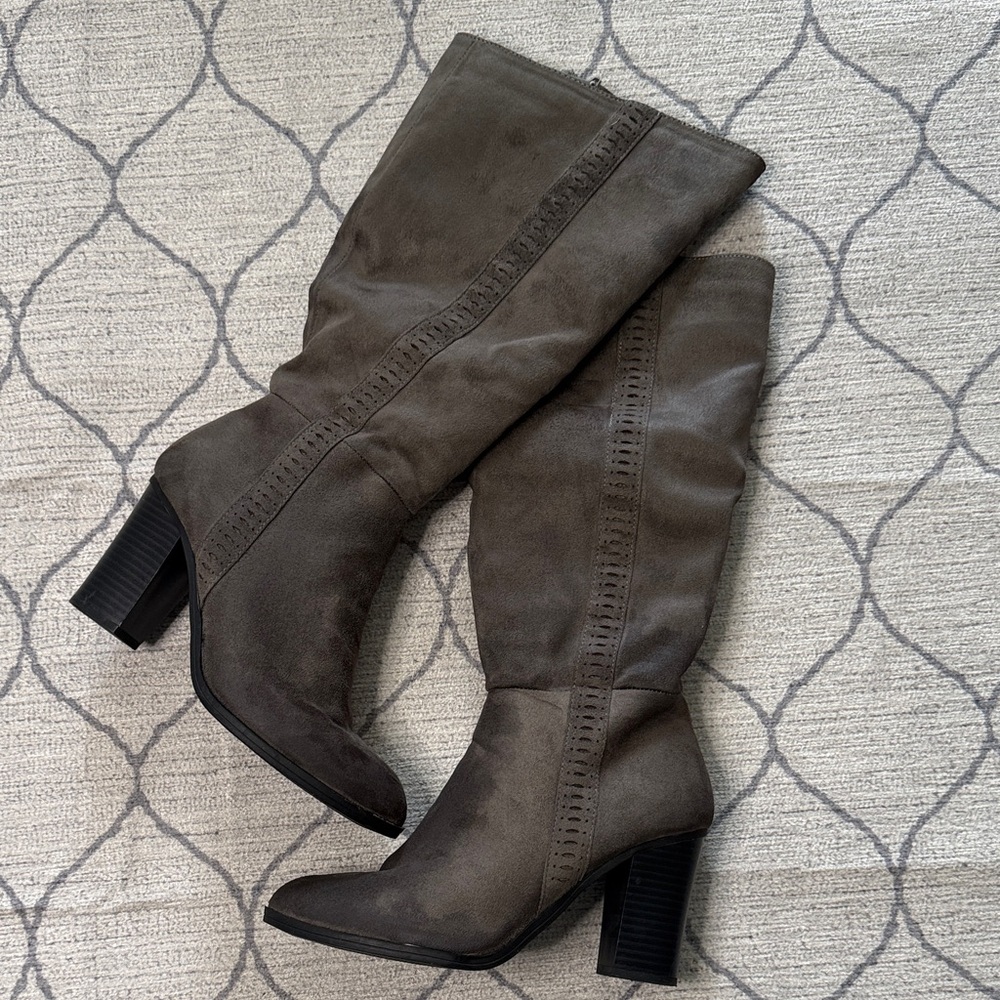 Simply Styled Elegant Brown Knee-High Women's Boots  NWT